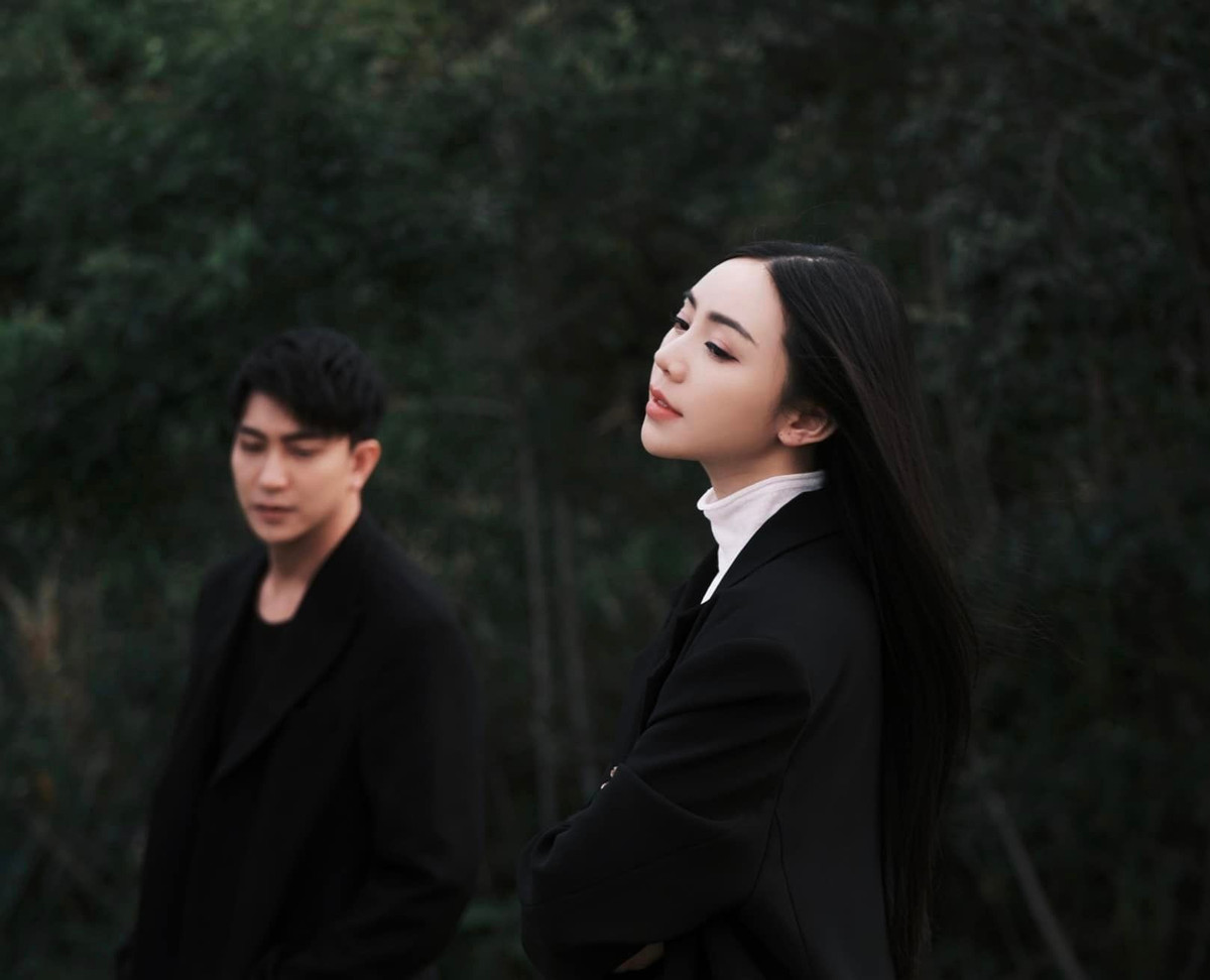 Cả hai thường xuyên xuất hiện cùng nhau trong các sự kiện, đi du lịch chung và đăng tải những hình ảnh thân mật lên mạng xã hội.