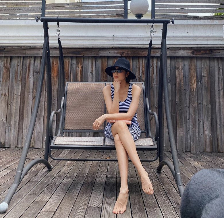 Những khoảnh khắc thường ngày của người đẹp càng khẳng định nhan sắc "không tuổi" của cô.