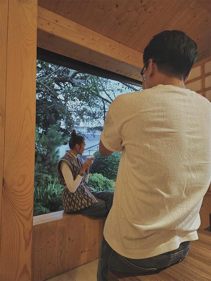 Siêu mẫu 41 tuổi cho biết, sau khi kết hôn cô thấy mình trở nên nữ tính, mềm mỏng hơn và học được tính điềm tĩnh của chồng. (Ảnh: FB Thanh Hằng)