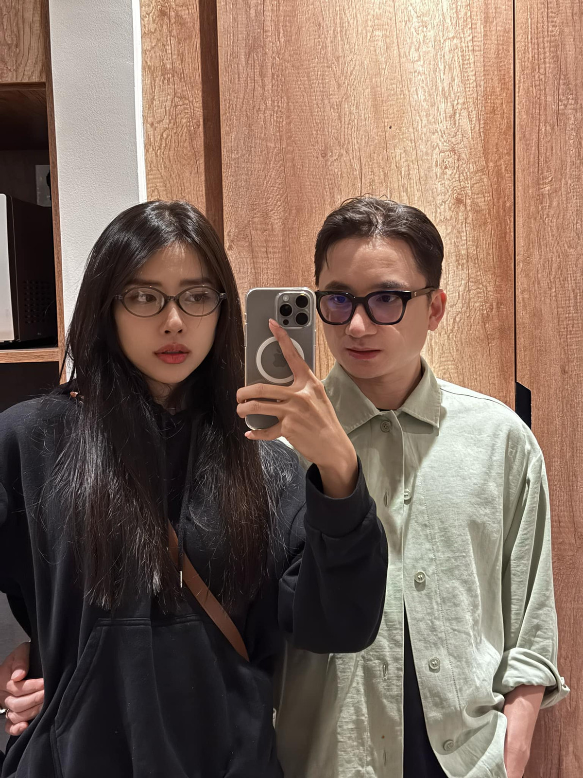 Ca sĩ, nhạc sĩ Phan Mạnh Quỳnh khoe ảnh selfie đáng yêu với vợ xinh đẹp. Ảnh: FB Phan Mạnh Quỳnh