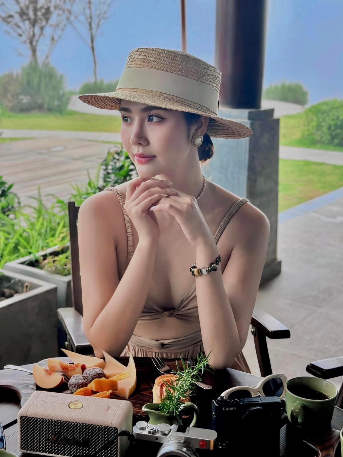 Diễn viên Phan Minh Huyền "thả thính": "Khi nào em cưới chồng. Anh làm chú rể nha". Ảnh: FB Phan Minh Huyền