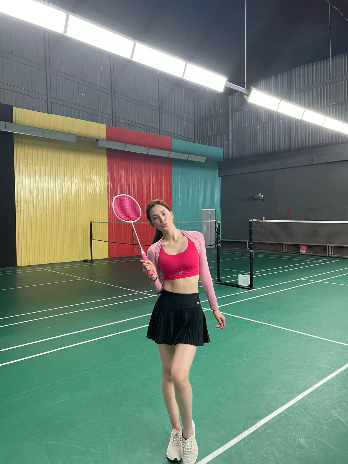 Hoa hậu Trần Tiểu Vy ăn mặc gợi cảm chơi thể thao. Ảnh: FB Trần Tiểu Vy