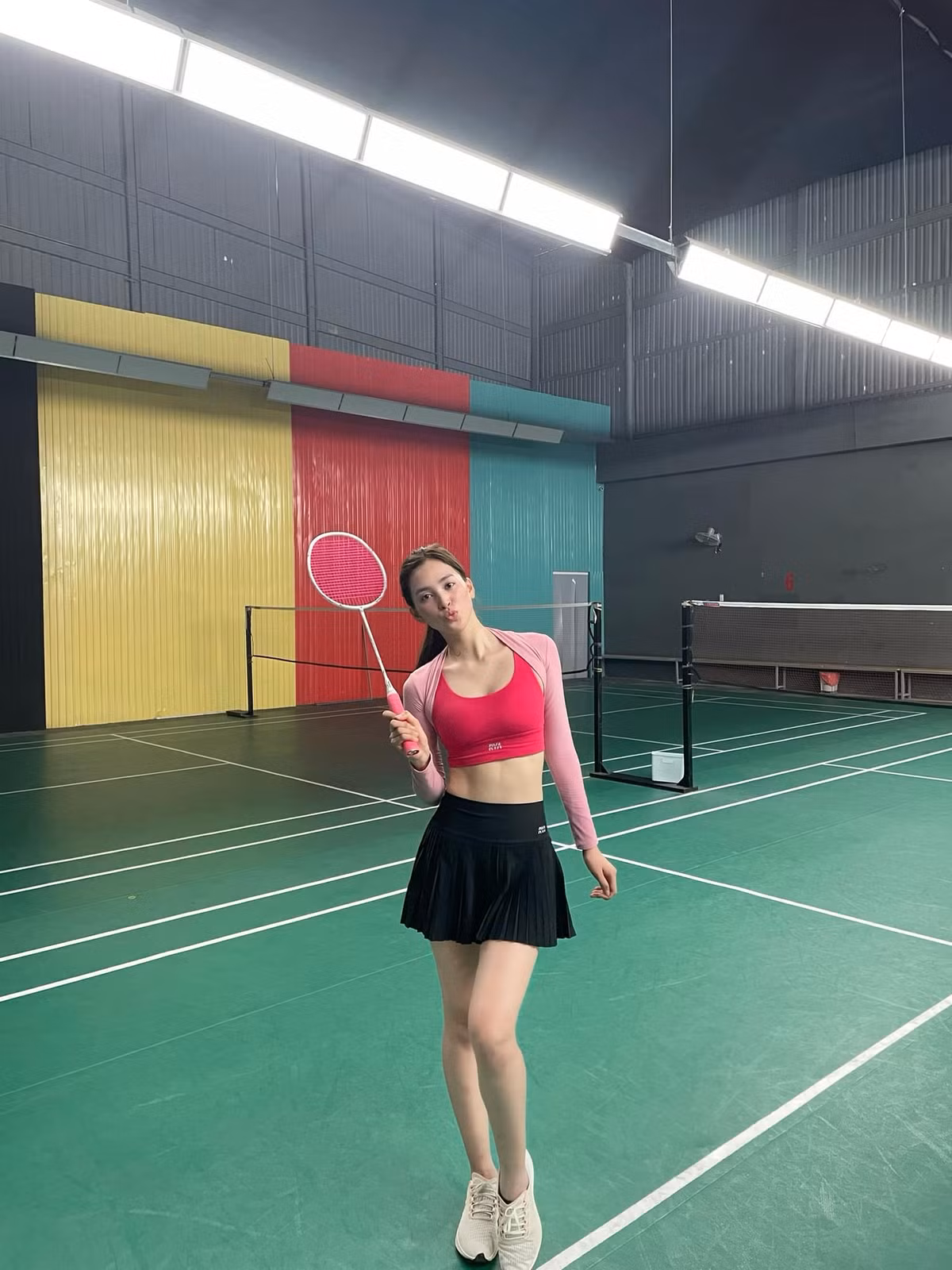 Hoa hậu Trần Tiểu Vy ăn mặc gợi cảm chơi thể thao. Ảnh: FB Trần Tiểu Vy