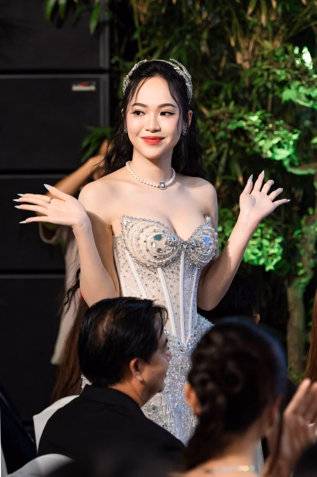 Sau hơn 1 năm đăng quang, nhan sắc của Á hậu Trịnh Thùy Linh ngày càng thăng hạng khiến người hâm mộ không khỏi xuýt xoa.