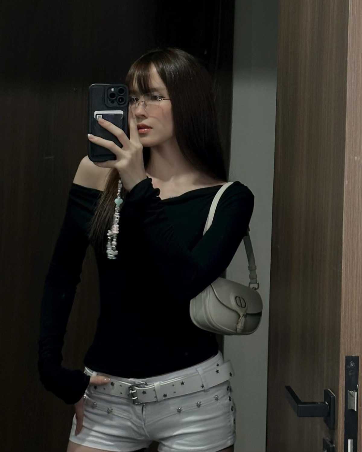 Đăng ảnh mới, Thiều Bảo Trâm tự nhận tháng sinh nhật của mình là "tháng của những cô gái vừa bướng vừa khó vừa đáng yêu". Ảnh: FB Thiều Bảo Trâm