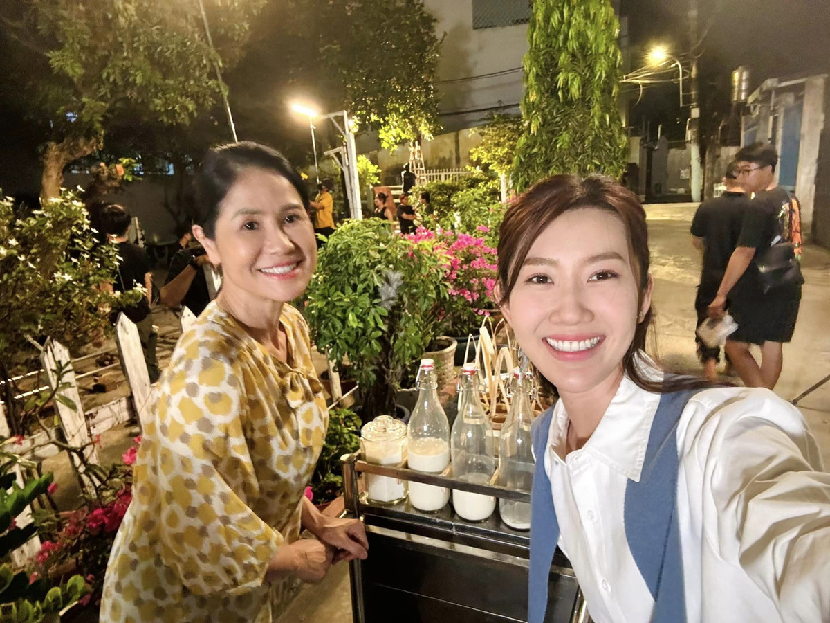 Hậu trường thân thiết của diễn viên Thúy Ngân và Đào Vân Anh.