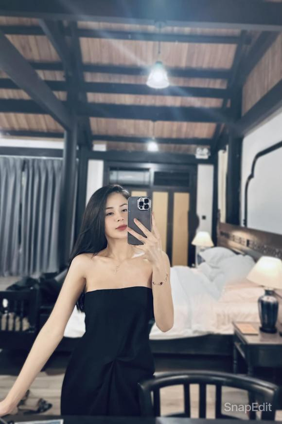 Lương Thu Trang quăng thính. "Đem lòng say đắm một người trong ảnh!", nữ diễn viên Trạm cứu hộ trái tim viết.