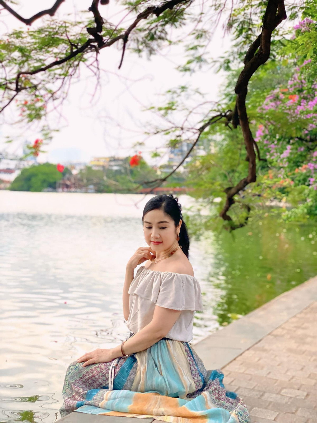 Nhờ sự chăm sóc da chu đáo cẩn thận nên NSND Thu Hà luôn xinh đẹp bất chấp thời gian. Ảnh: FB Nguyệt Hà