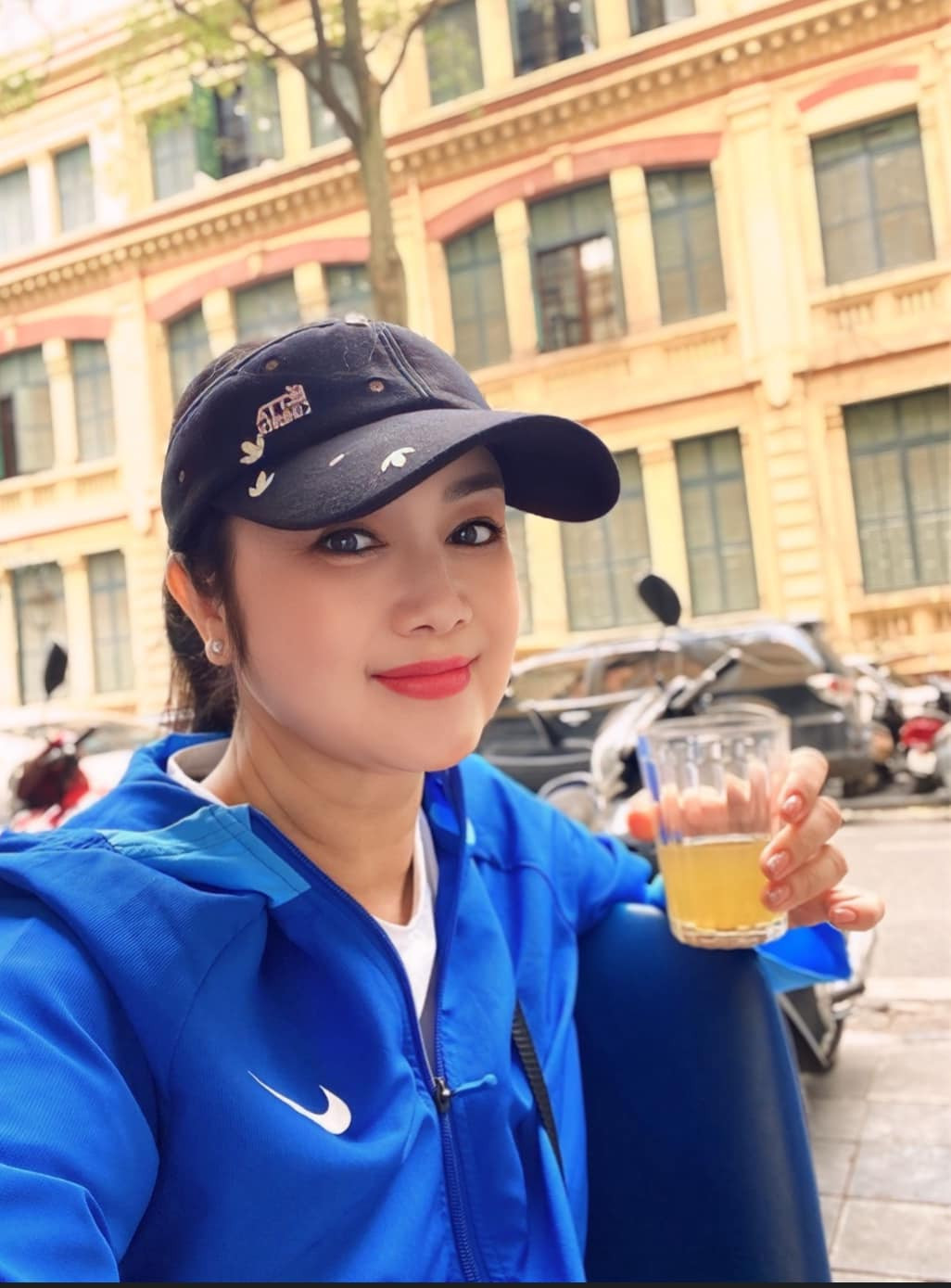 NSND Thu Hà khoe vẻ đẹp bất chấp thời gian với phong cách ăn mặc trẻ trung. Ảnh: FB Nguyệt Hà