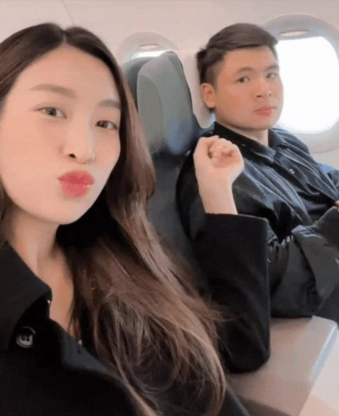 Nàng hậu cùng ông xã nghỉ dưỡng, check-in các địa điểm du lịch sang chảnh.