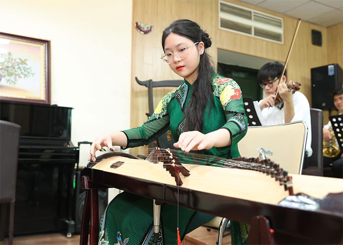 Trong thời gian học trung học, Thảo Nguyên luôn là học sinh xuất sắc, đạt nhiều giải thưởng và học bổng.