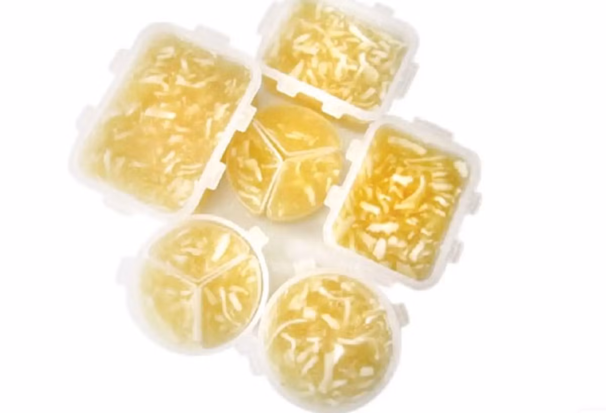 Rong biển Lý Sơn sẽ được đem đi nấu chung với đậu xanh tạo nên món chè cực kỳ thanh mát. Chè rong biển hỗ trợ giải nhiệt cực tốt, còn thơm ngon cực đã.