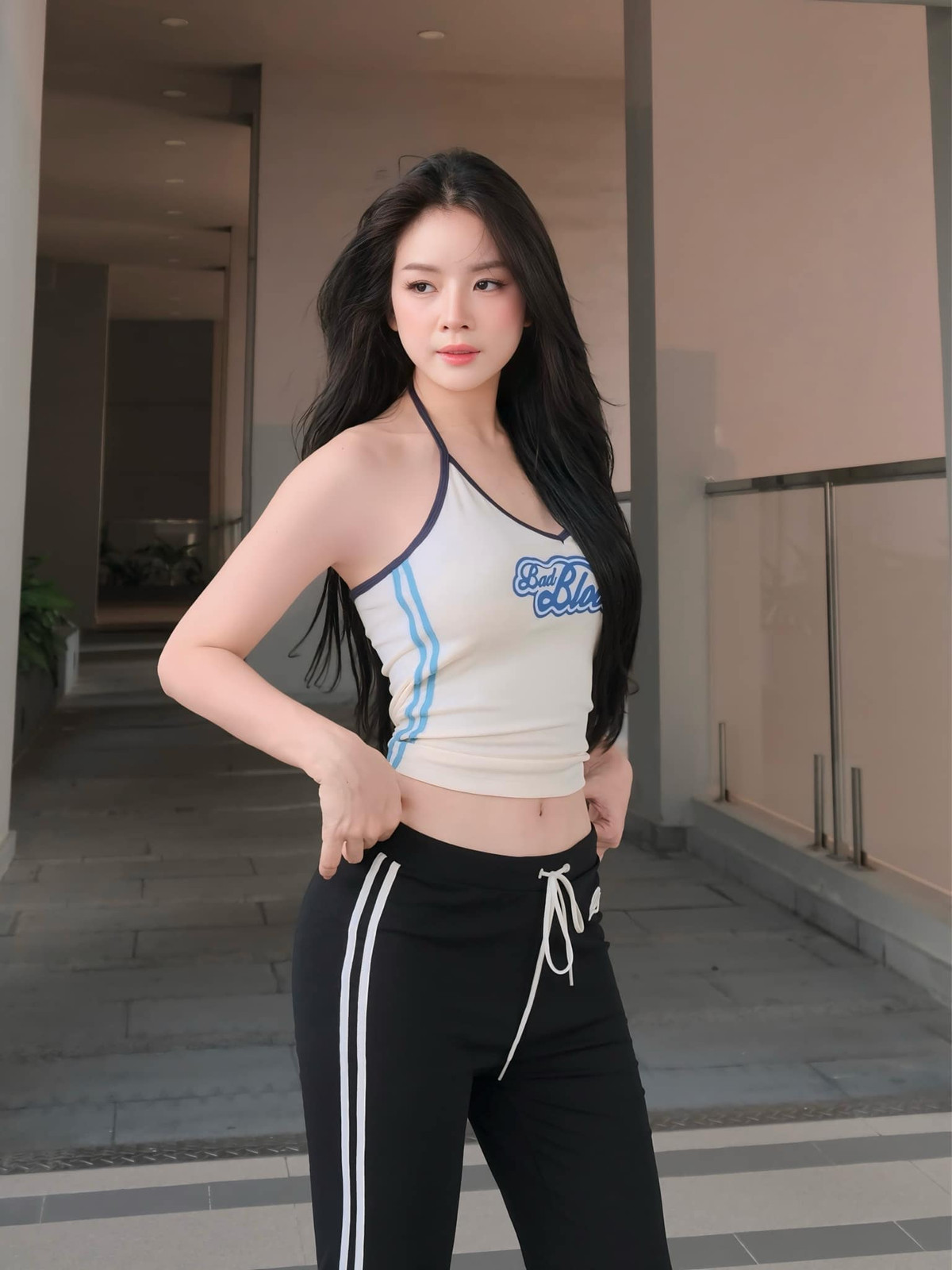 Ở tuổi U30, nữ DJ vẫn làm nhiều người xuýt xoa vì dung mạo trẻ măng, khuôn mặt “baby” cùng làn da trắng nõn, thân hình nuột nà. Ảnh: FB DJ Mie