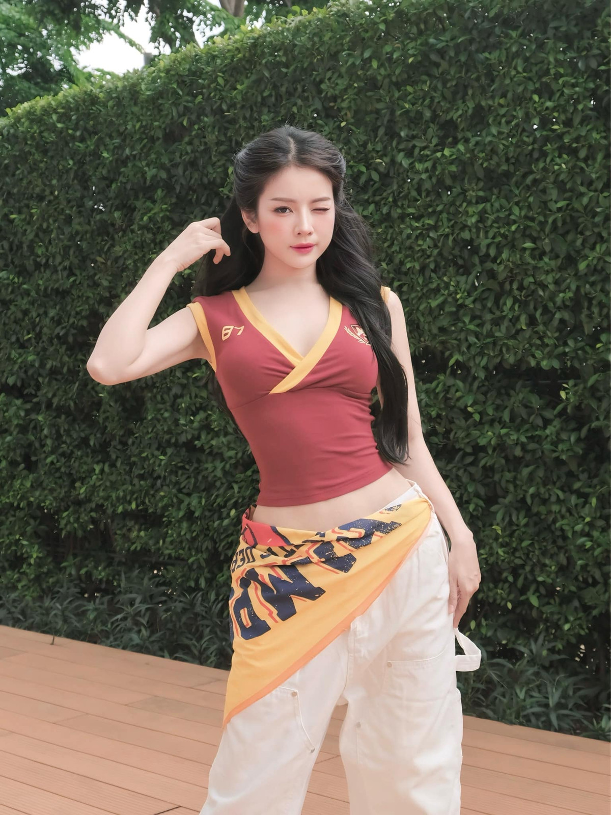 Gương mặt xinh đẹp, đôi mắt to tròn cùng làn da trắng hồng giúp cô nàng tự tin hơn trong việc thể hiện phong cách thời trang đa dạng. Ảnh: FB DJ Mie