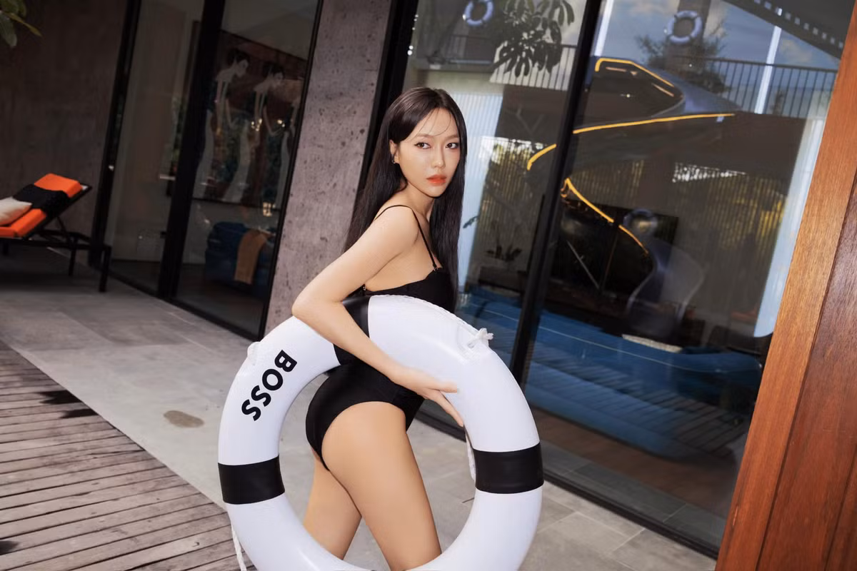 Dù vậy, với tính cách "lầy lội" ngoài đời thường, mỹ nhân sinh năm 1991 bị không ít fan bình luận trêu đùa: "Slay quá chị, nhưng mà nghiêm túc quá em không quen".