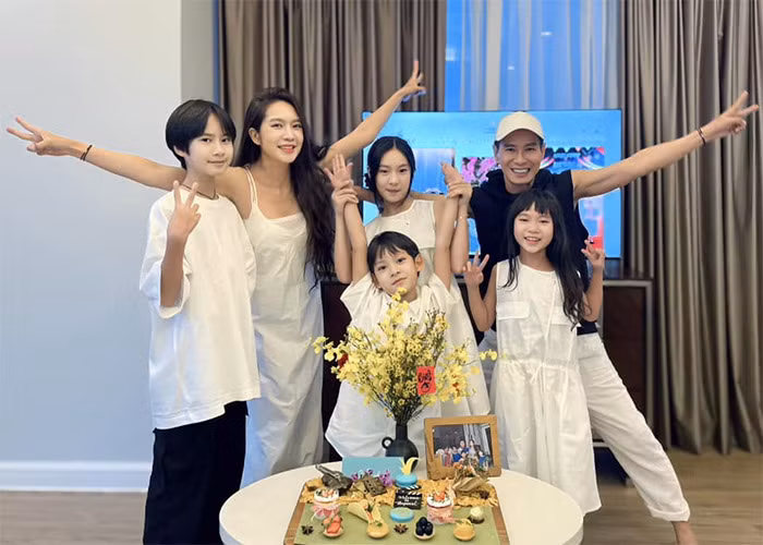 Lý Hải là một trong những ngôi sao có gia đình hạnh phúc, đề huề nhất showbiz Việt.