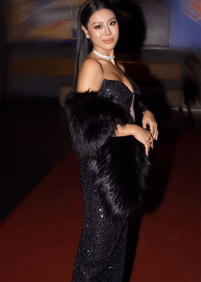 Ngoài là diễn viên, Nam Thư còn tham gia làm Ban cố vấn cho chương trình Cười xuyên Việt tiếu lâm hội 2016, Cười xuyên Việt 2016 và làm MC. Năm 2019, Nam Thư đã thành lập công ty riêng của mình chuyên hoạt động về lĩnh vực sản xuất âm nhạc và tổ chức sự kiện.