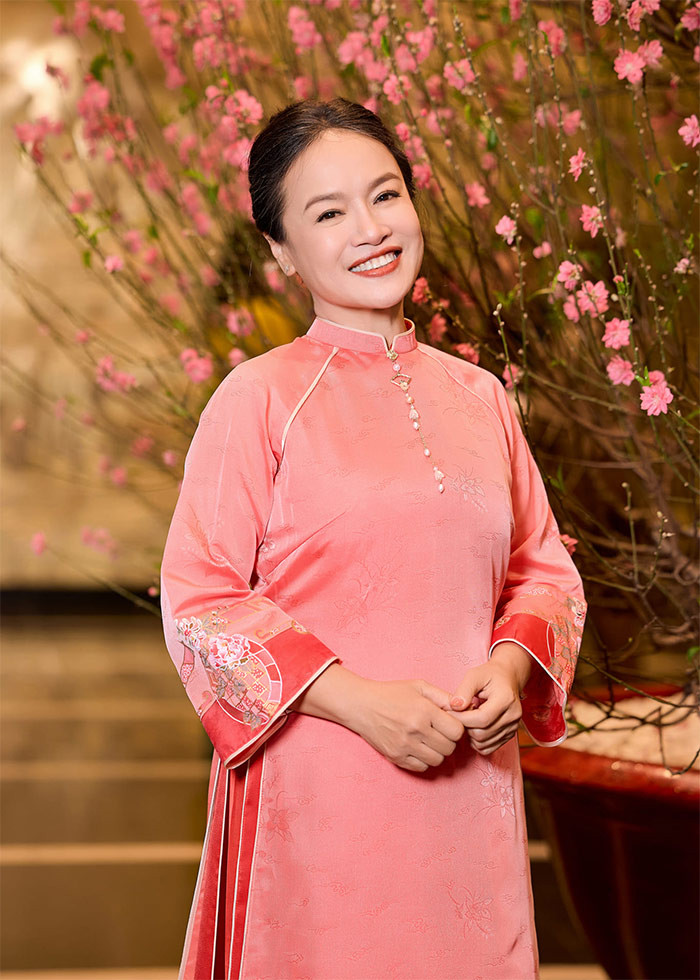 Tú Oanh nổi tiếng là người kín tiếng, trên trang cá nhân, cô chỉ chia sẻ những gì về bản thân chứ hiếm khi đăng ảnh chồng, con.