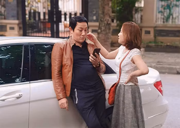 Tuy nhiên, sau vai diễn này, Hoàng Hải đã phải nghỉ diễn một thời gian để đi buôn bán, lái xe đường dài Bắc - Nam để trang trải cuộc sống vì đồng lương diễn viên lúc đó quá ít ỏi. (Ảnh: FB Hoàng Hải)