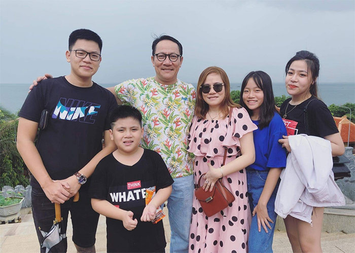 Sau đó anh được nhiều người biết tới khi vào vai đại uý Minh trong series Cảnh sát hình sự vào năm 1997. (Ảnh: FB Hoàng Hải)