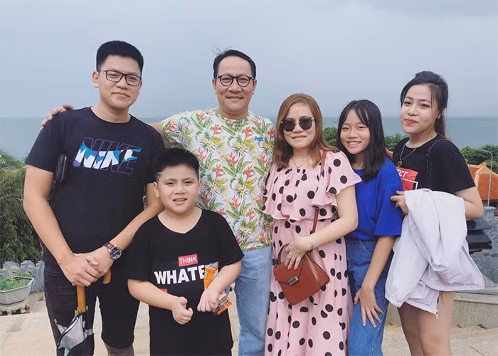 Sau đó anh được nhiều người biết tới khi vào vai đại uý Minh trong series Cảnh sát hình sự vào năm 1997. (Ảnh: FB Hoàng Hải)