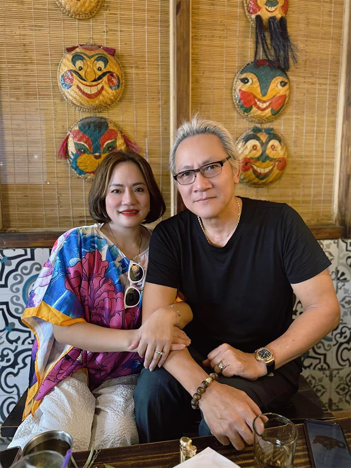 Ở tuổi 56, diễn viên Hoàng Hải đang có cuộc sống viên mãn bên vợ và 4 người con. (Ảnh: FB Hoàng Hải)