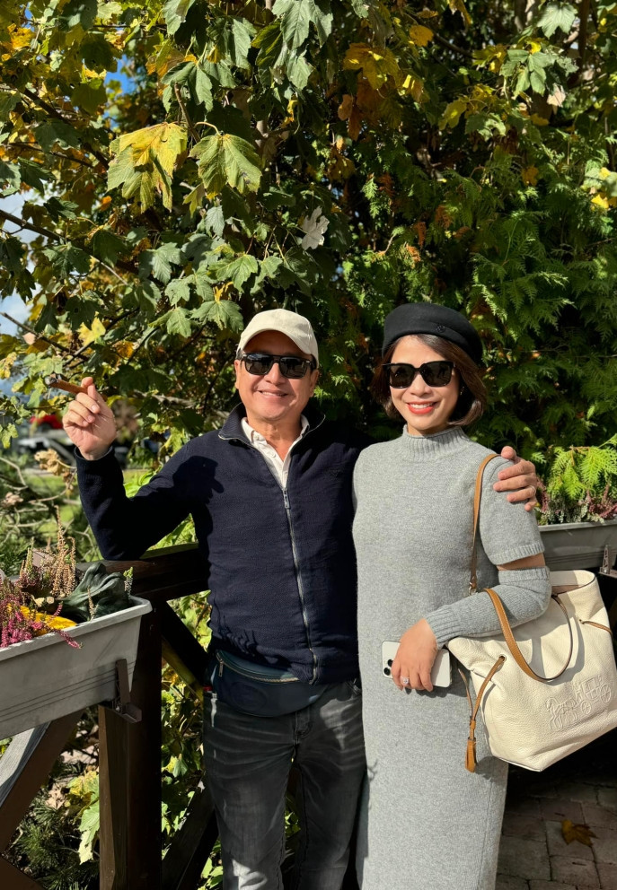 NSƯT Chí Trung và bạn gái doanh nhân dành nhiều thời gian du lịch, tận hưởng tuổi xế chiều. Ảnh: FB Phạm Chí Trung