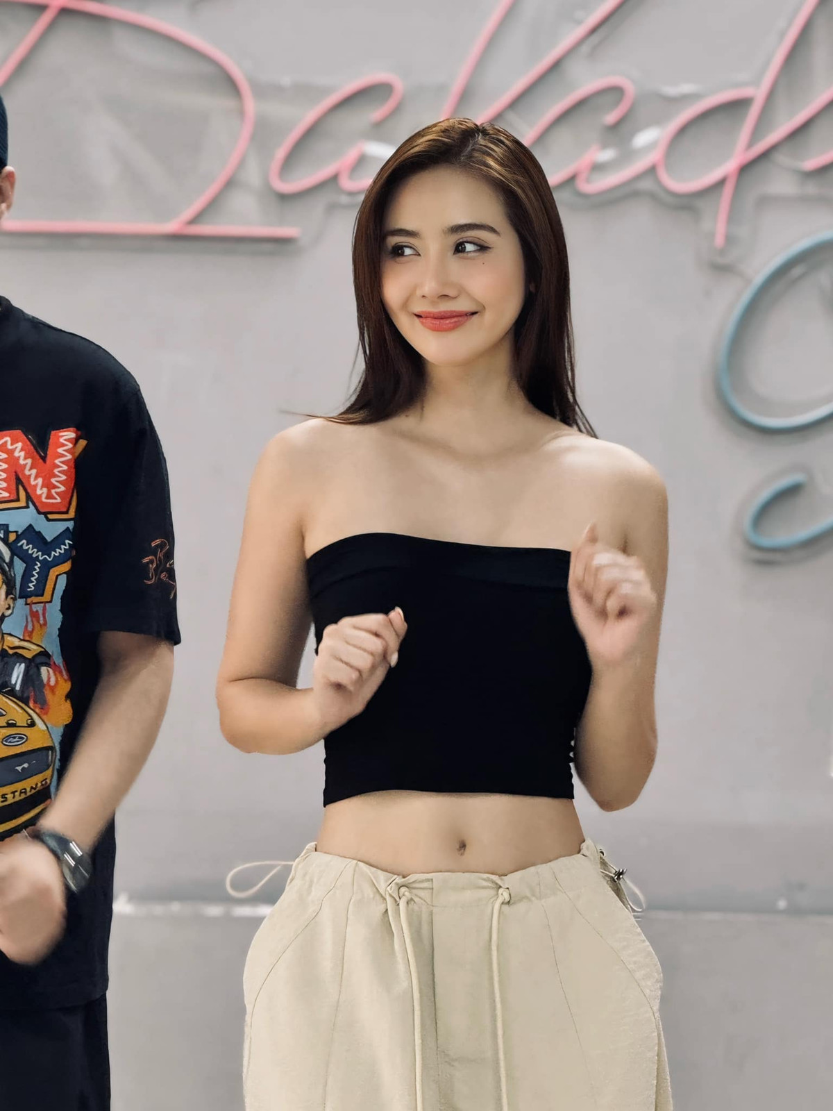 Về phía Huyền Lizzie, nữ diễn viên lại tập trung chủ yếu vào con đường làm nghệ thuật. Ảnh: FBNV