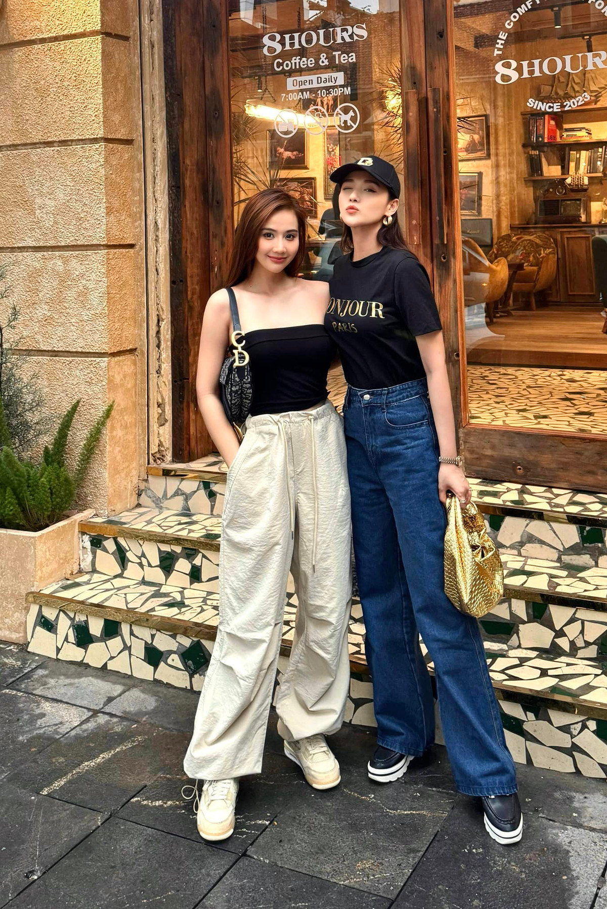 Cặp chị em diễn viên này cùng tên chơi thân từ lâu, ủng hộ nhau cả trong sự nghiệp lẫn cuộc sống thường nhật. Ảnh: FBNV