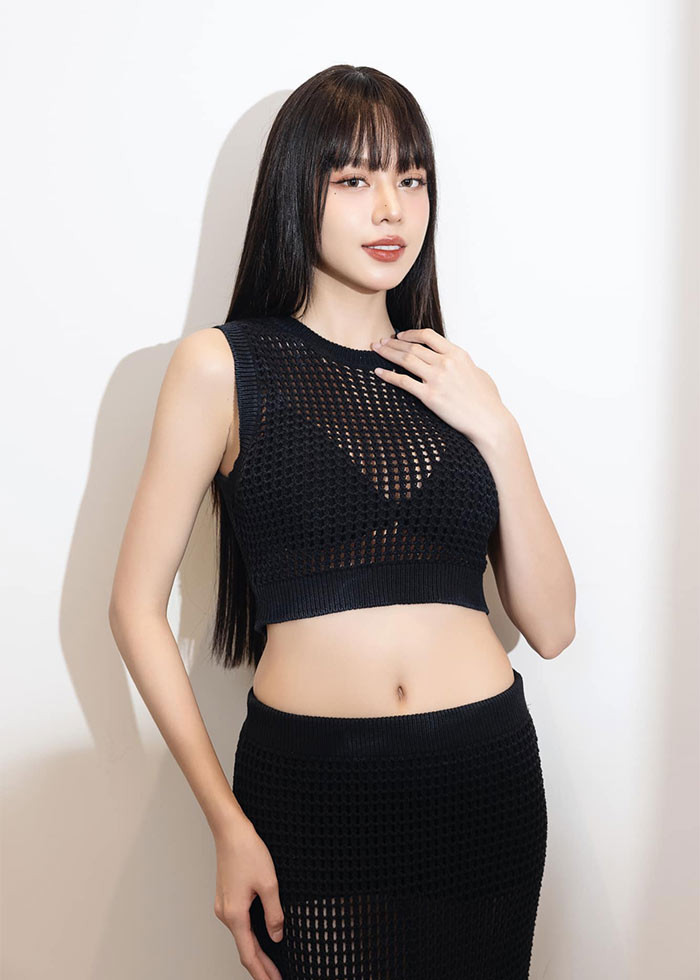 Huỳnh Thị Thanh Thủy nửa kín nửa hở khoe vòng 1 với chiếc váy lưới đen, (Ảnh: FB Huỳnh Thị Thanh Thủy)