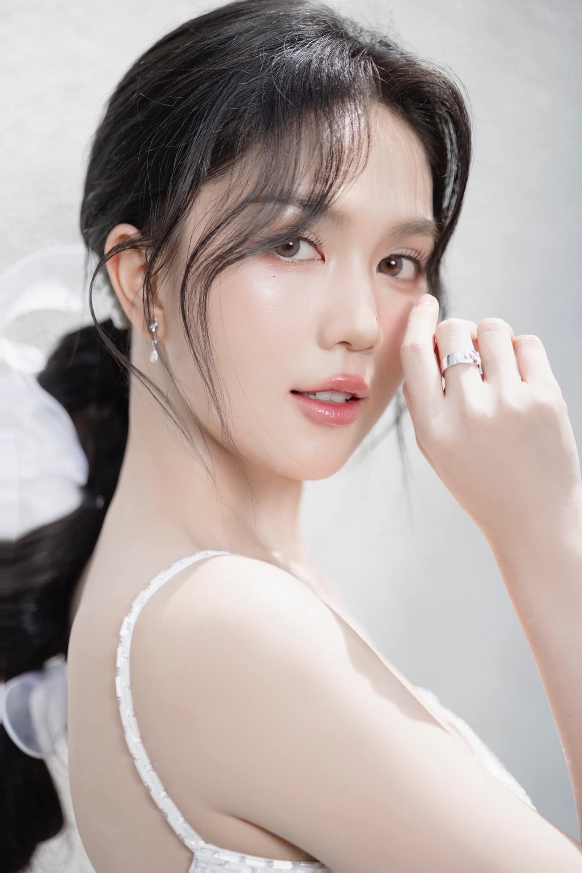 Thời điểm cách đây vài tháng, khi đó người đẹp mới hưởng án phạt, cô tiết lộ sự thay đổi của bản thân: "Sống chậm hơn là một cách sống tốt hơn. Nhìn bề ngoài thì Trinh có vẻ đã bình thường nhưng bên trong thật sự vẫn còn 1 chút gì đó trống rỗng, chưa nắm bắt kịp với cuộc sống hối hả". Ảnh: FB Trần Thị Ngọc Trinh