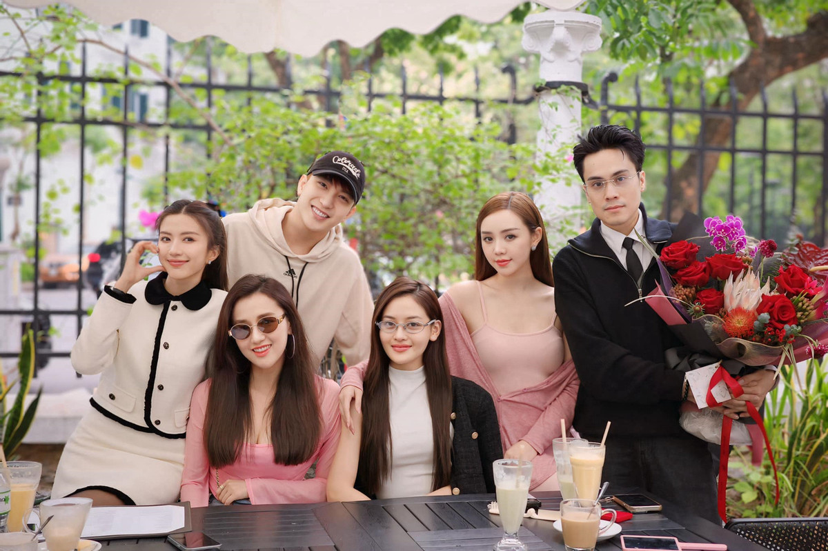 Hội bạn thân diễn viên Lã Thanh Huyền, Quỳnh Kool, Bê Trần, Thùy Anh... họp mặt. Ảnh: FB Lã Thanh Huyền