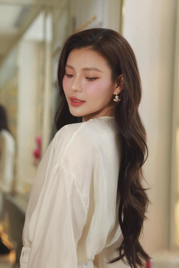 Thuý Diễm lại gây mê với style dịu dàng. Ảnh: FB Nguyễn Ngọc Thuý Diễm