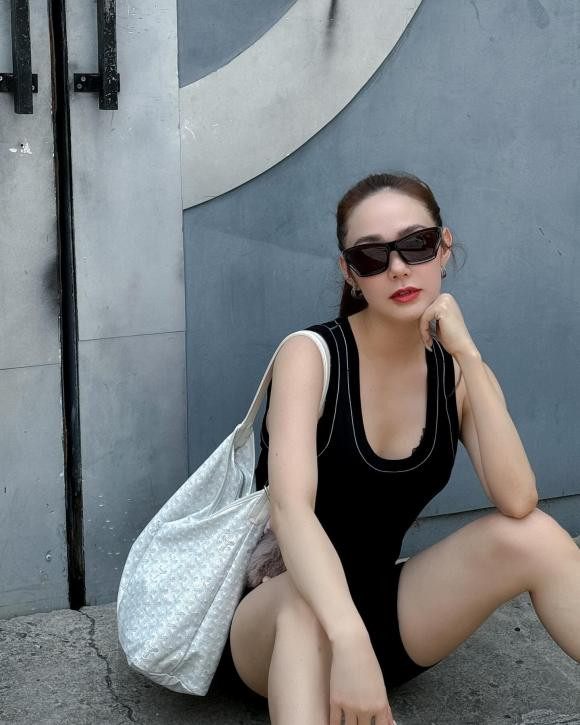 "Cuộc sống thật tươi đẹp khi ta biết tận hưởng từng khoảnh khắc", Minh Hằng viết. Ảnh: FB Minh Hằng