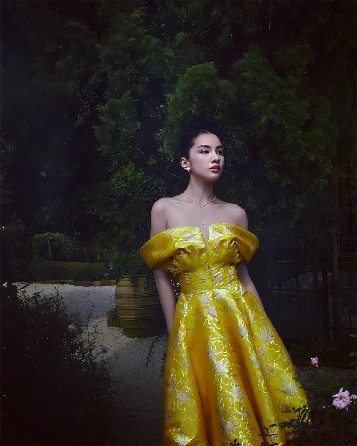 Gu thời trang của cô cũng được đánh giá cao khi luôn sành điệu và thời thượng.