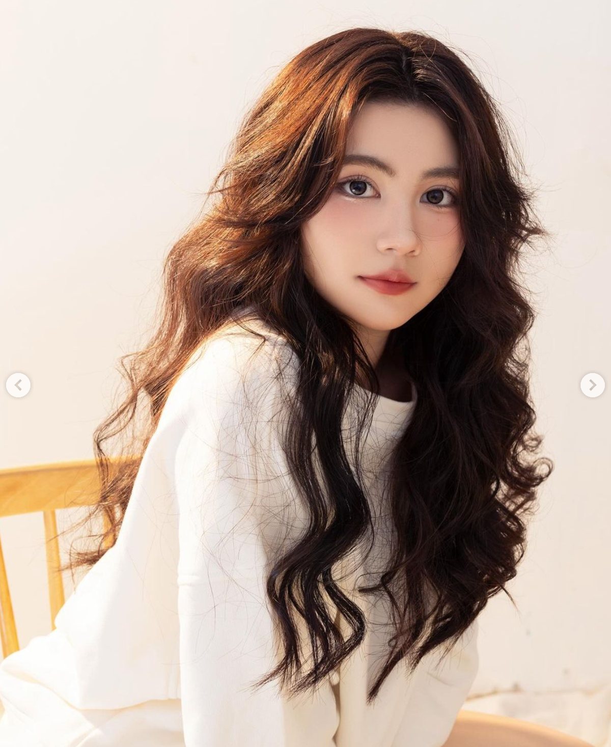 Nhiều người bày tỏ sự ngưỡng mộ trước nhan sắc xinh đẹp và thần thái tự tin của con gái út nhà MC Quyền Linh.