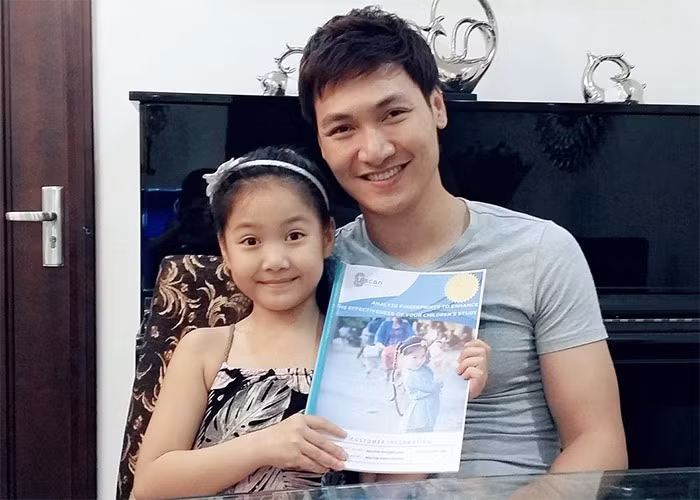 Bé Chíp xuất hiện lần đầu trong chương trình "Bố ơi! Mình đi đâu thế" khi mới 6 tuổi. Cô bé được khán giả nhớ đến với hình ảnh đáng yêu, điệu đà và có phần hơi nhõng nhẽo.