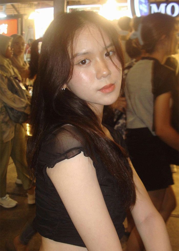 Lam Phương là con gái thứ ba trong gia đình và là con gái thứ hai của Tú Dưa và Thúy Hiền. Không chọn theo nghiệp hát như hai chị, Lam Phương học võ giống mẹ.