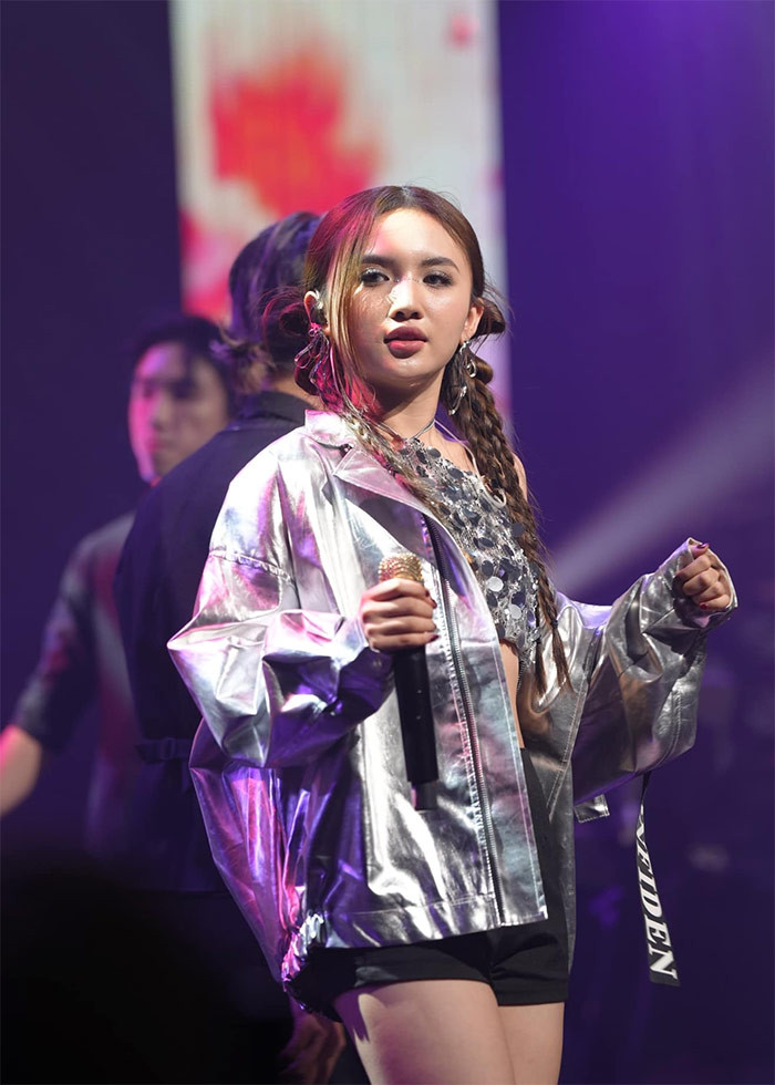 Ngân Hà được nhận xét là có vẻ đẹp cá tính, hiện đại.