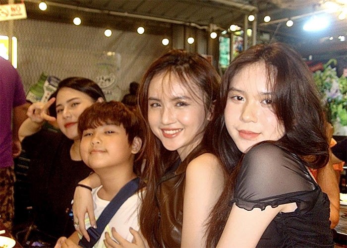 Các con của Tú Dưa ai cũng xinh xắn, đáng yêu.