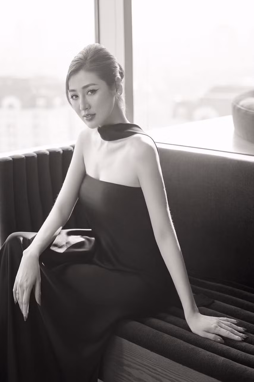 Á hậu Dương Tú Anh khoe thần thái sang chảnh sau khi thông báo mang thai lần 2.