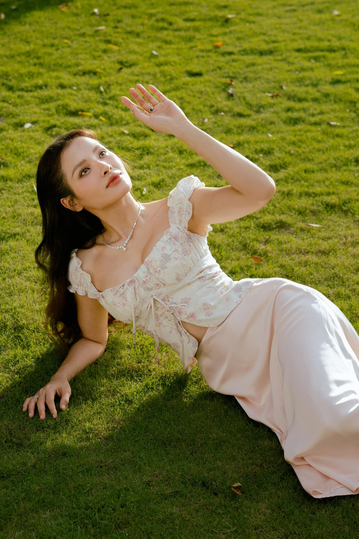 "Hôm nay nắng đẹp nhẹ nhàng. Cũng như tính cách dịu dàng của em", mẹ 2 con Phương Trinh Jolie thả thính. Ảnh: FB Phương Trinh Jolie