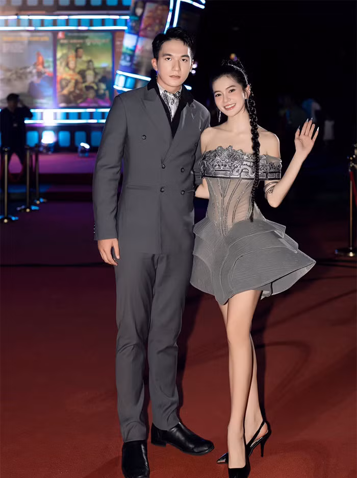 Bạn trai của nữ diễn viên Yên Đan, người vào vai Như trong "Đi giữa trời rực rỡ" là Đỗ Nhật Hoàng, một nam diễn viên đầy triển vọng. (Ảnh: FB Yên Đan)