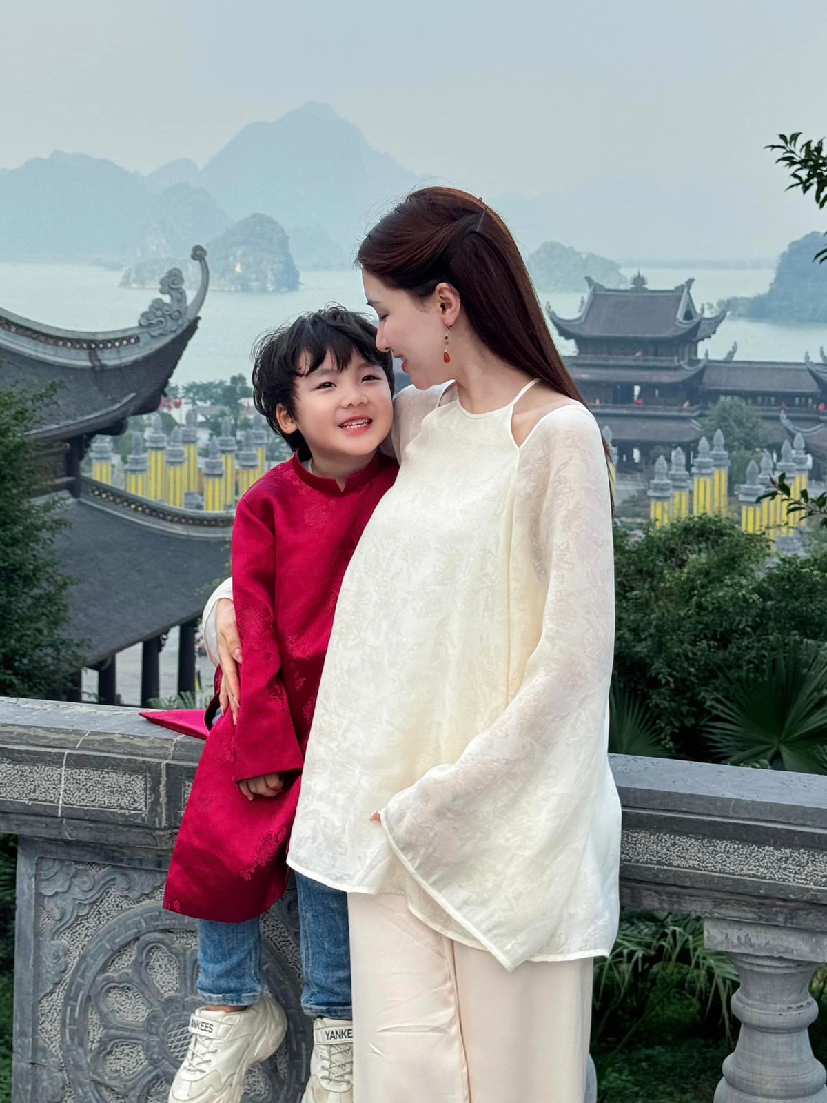 Hòa Minzy chúc mừng sinh nhật 5 tuổi của con trai: “Ngày này 5 năm trước, bé Hòa đã được làm mẹ. Chúc mừng sinh nhật con trai của mẹ - Bo “chúi” tròn 5 tuổi”. Ảnh: FB Hòa Nguyễn