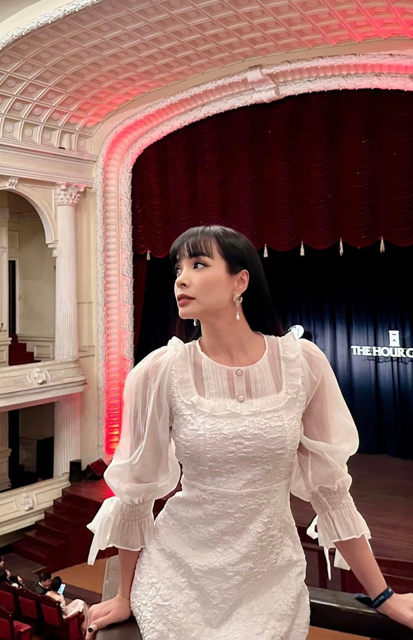 Thuý Hạnh dí dỏm tiết lộ không tốn tiền thuê nhiếp ảnh vì đã có ông xã chụp. Ảnh: FB Bui Thuy Hanh