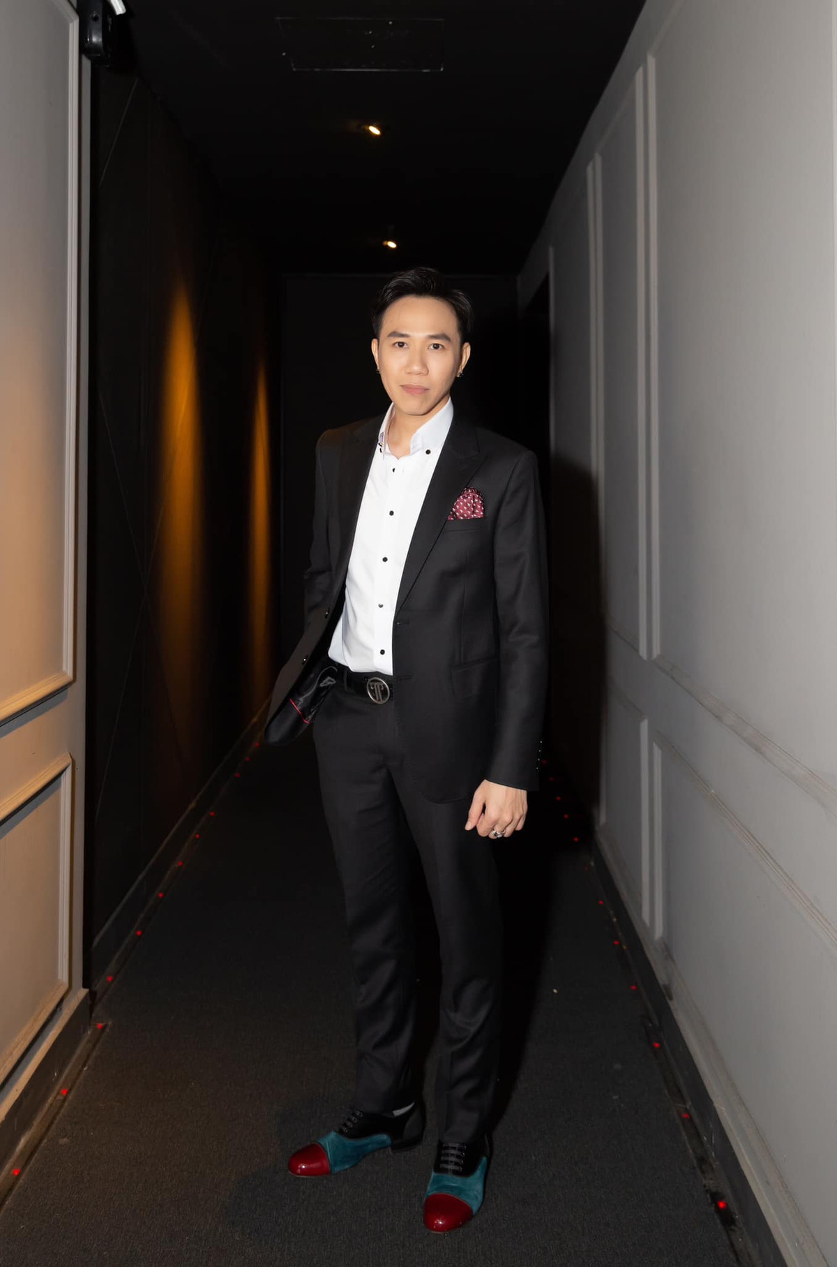 Với lối dẫn dí dỏm, hài hước, Anh Đức đã mang đến nhiều tiếng cười cho khán giả. Anh cũng thường xuyên tham gia vào các vở diễn của sân khấu và để lại ấn tượng sâu sắc. Ảnh: FB Ta Anh Duc