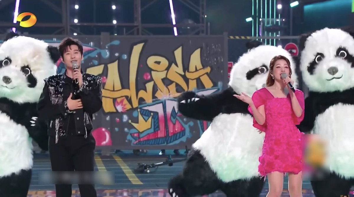 Chi Pu đã đạt hạng 6 chung cuộc, ẵm thêm 2 giải phụ "Nghệ sĩ đột phá" và "Sân khấu trình diễn xuất sắc nhất" với tiết mục Shut Up And Dance kết hợp cùng Ella và Mạnh Giai. Lượt tương tác trên mạng xã hội của cô đều đứng top đầu giữa dàn chị đẹp trong khoảng thời gian ghi hình. Ảnh: Chụp màn hình