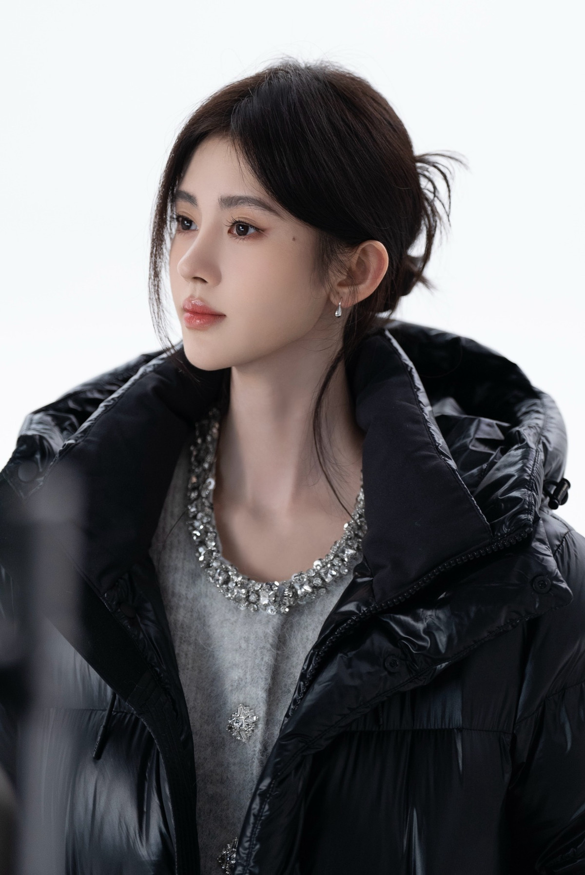 Mặc dù khả năng diễn xuất của Cúc Tịnh Y vẫn còn nhiều tranh cãi, nhưng không thể phủ nhận rằng cô rất được yêu thích ở đất nước tỷ dân.