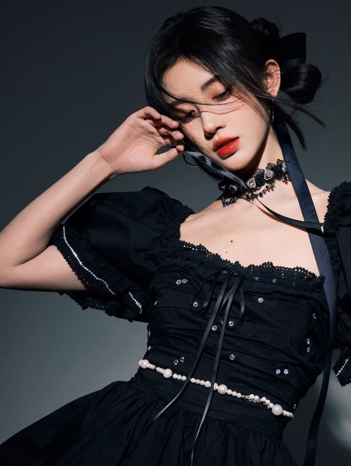 Cô nàng thường xuyên xuất hiện với những bộ trang phục ngọt ngào, đáng yêu, phù hợp với lứa tuổi.