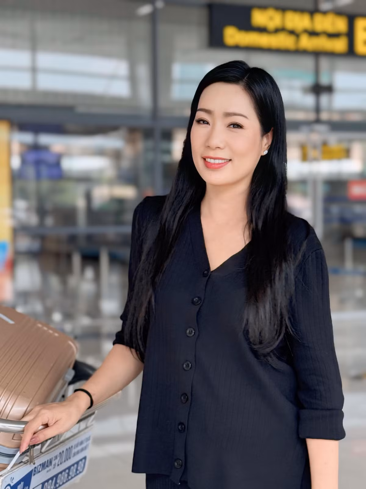 NSND Trịnh Kim Chi lên đường tham gia Liên hoan Kịch nói toàn quốc năm 2024.